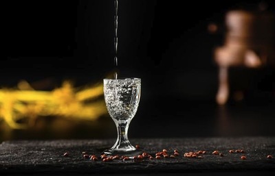 品酒有道 揭秘鑒別白酒的四個(gè)常見(jiàn)誤區(qū)